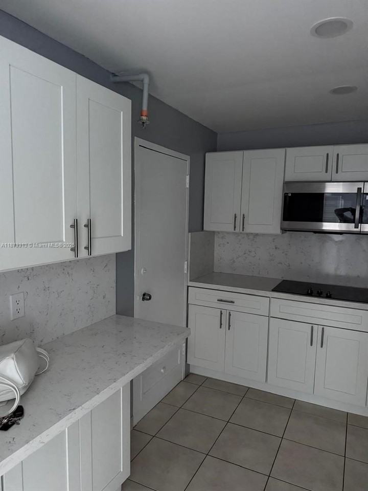 400 Kings Point Dr #525