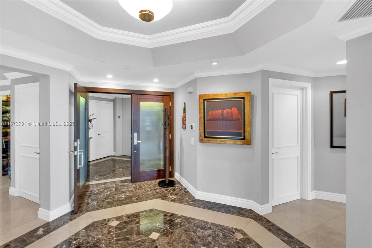 21050 Point Pl #605 - Photo 2 of 33