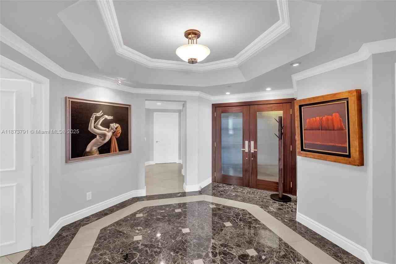 21050 Point Pl #605 - Photo 3 of 33