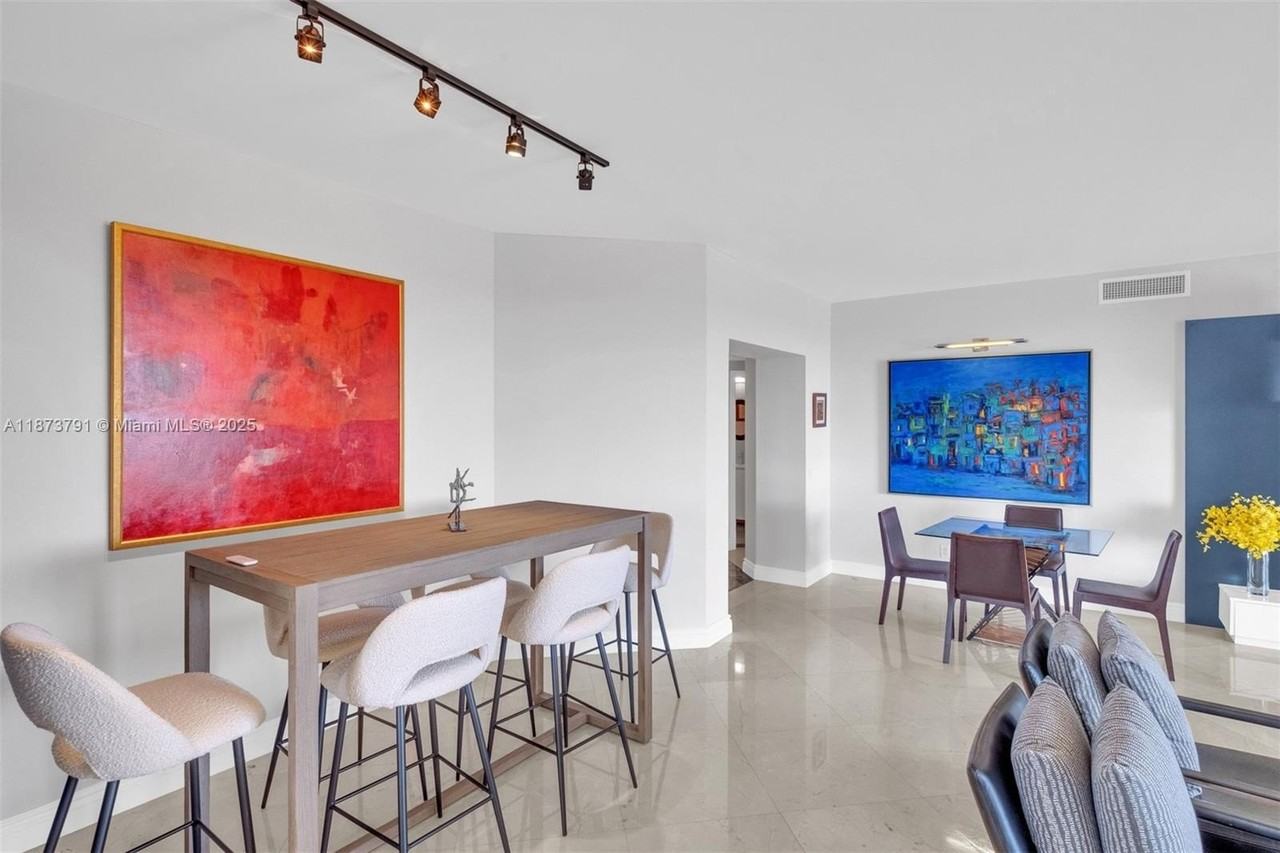 21050 Point Pl #605 - Photo 6 of 33