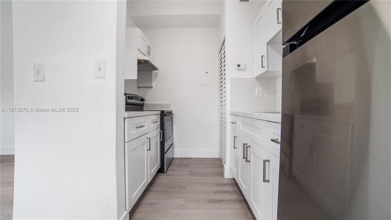 720 Nw 4th Ave #4 - Photo 2 of 10