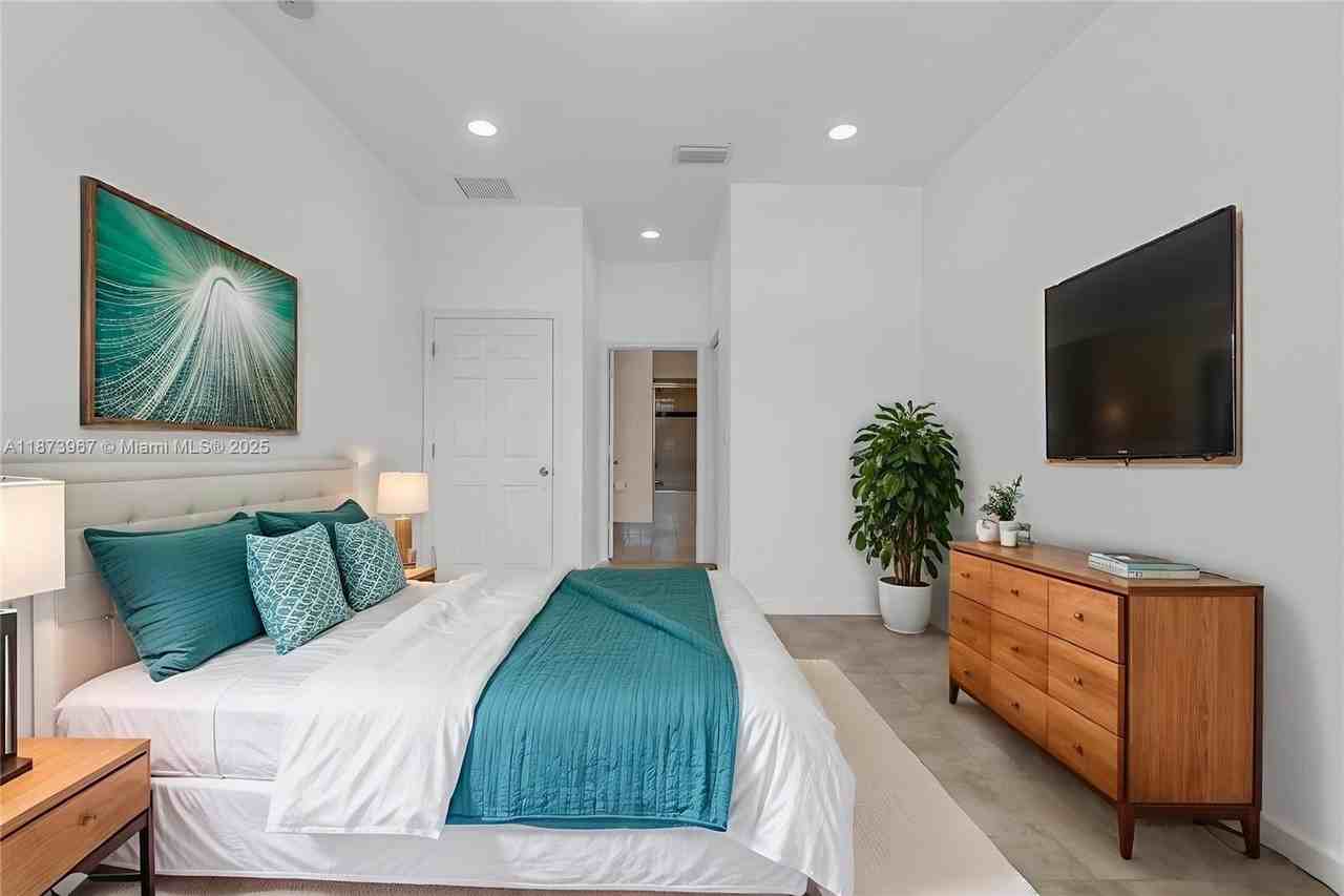 11014 Sw 237th Ln - Photo 2 of 45