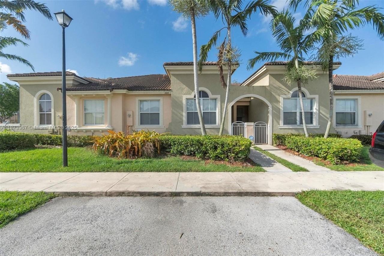 11014 Sw 237th Ln - Photo 3 of 45