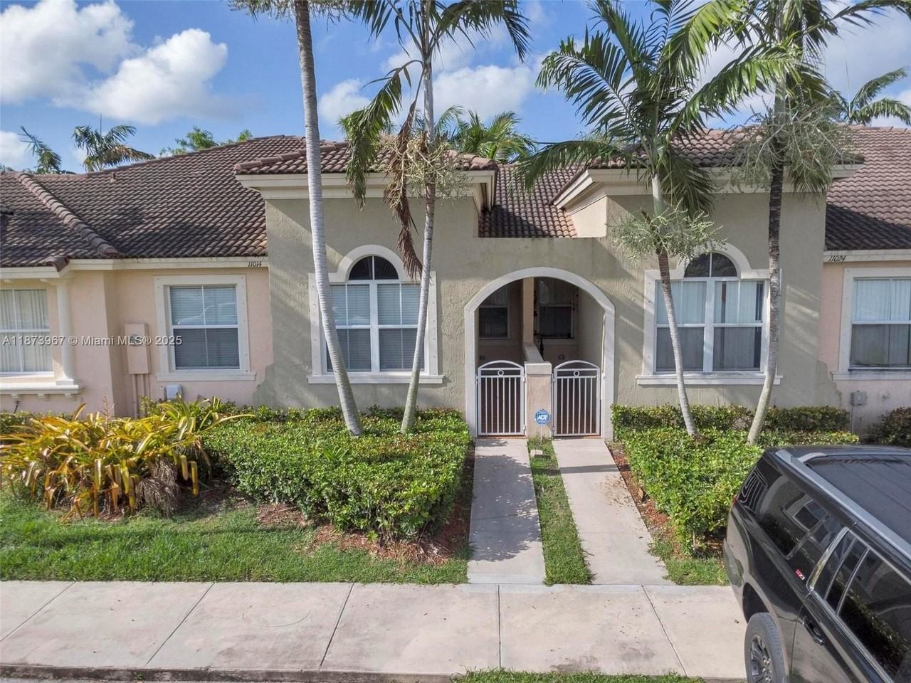 11014 Sw 237th Ln - Photo 4 of 45