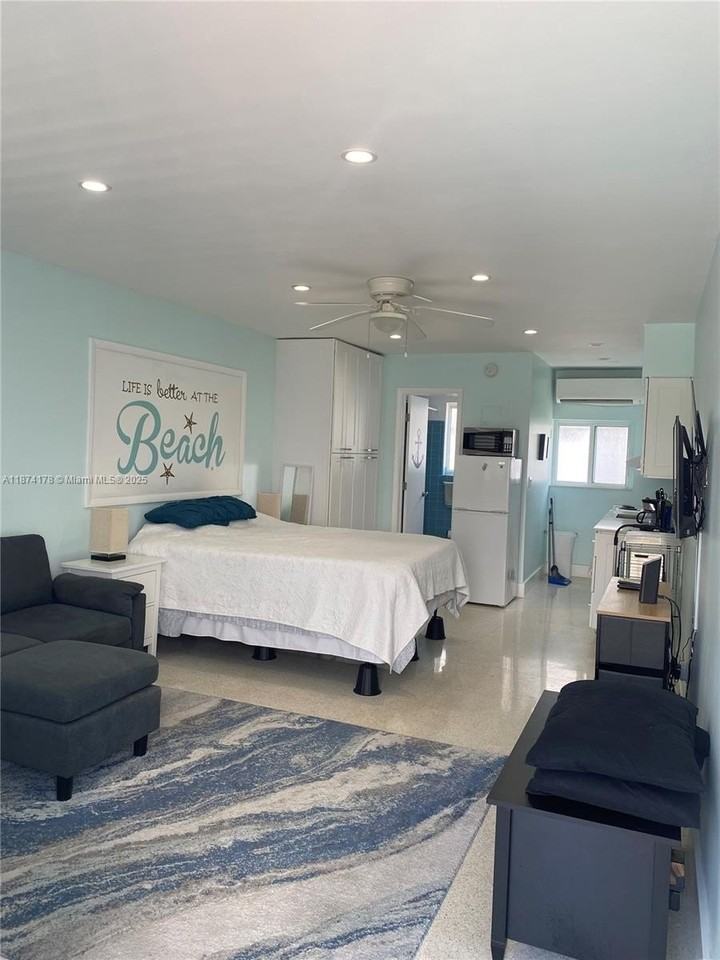 4228 N Ocean Dr #11 - Photo 2 of 4