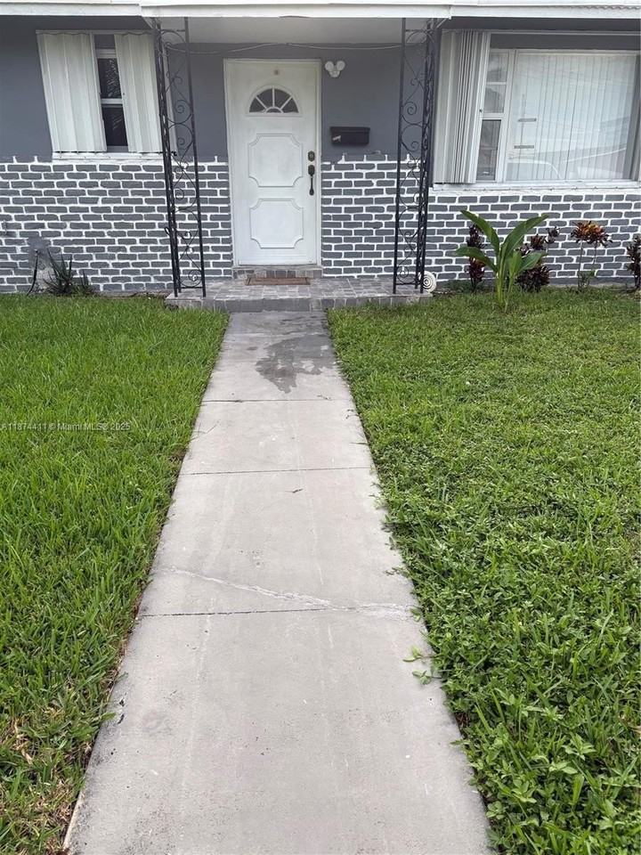 20520 Nw 2nd Ct #1 - Photo 2 of 18