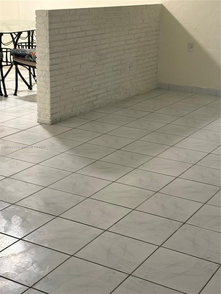 20520 Nw 2nd Ct #1 - Photo 5 of 18