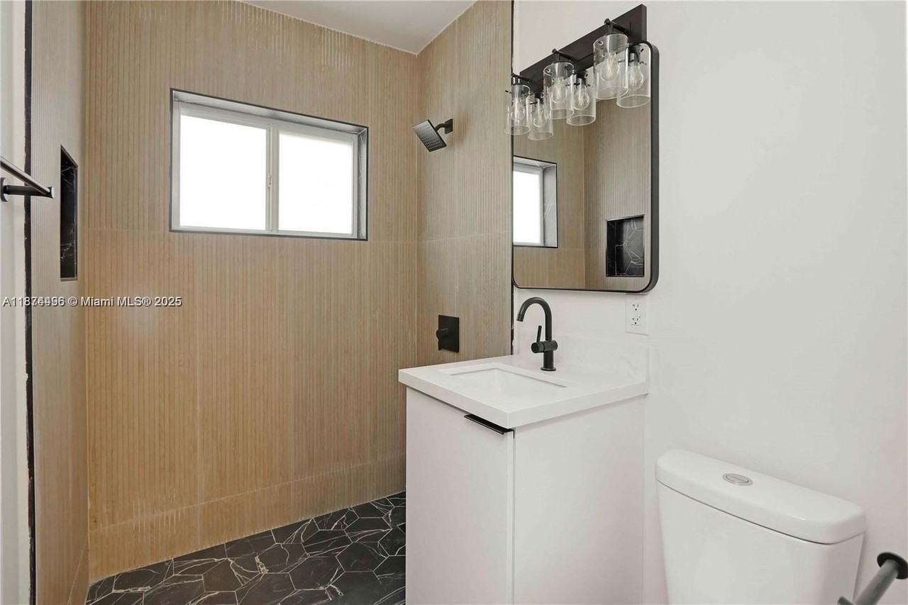 990 Ne 159th St - Photo 6 of 10