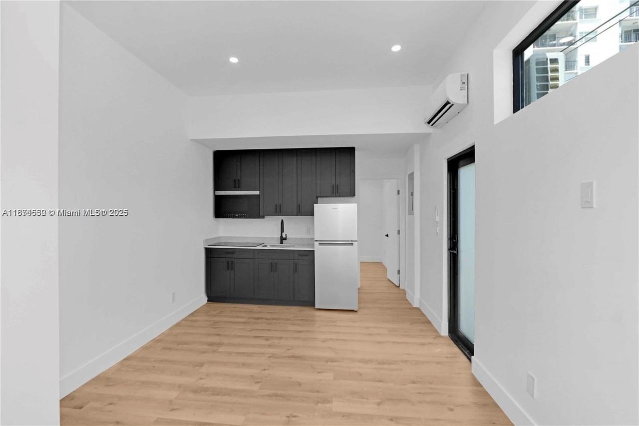 7801 Byron Ave #B - Photo 4 of 8