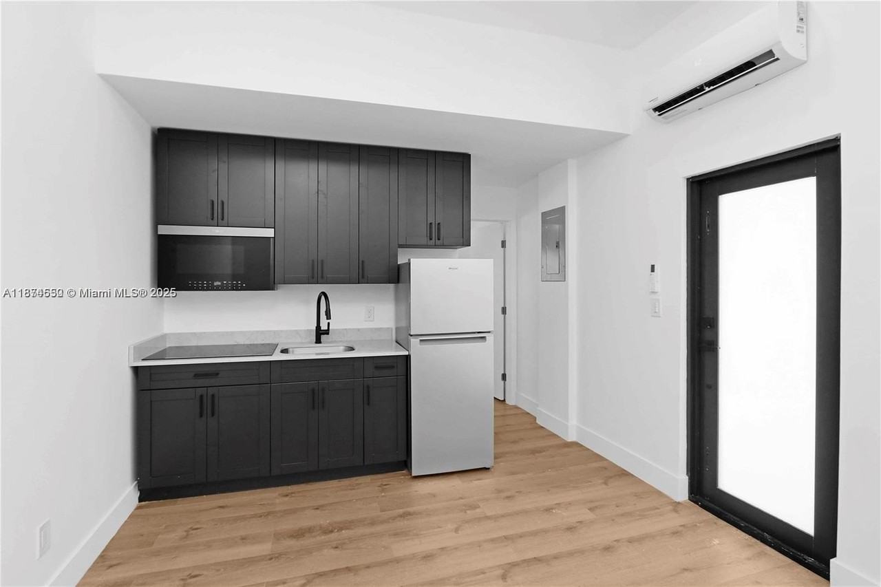 7801 Byron Ave #B - Photo 5 of 8