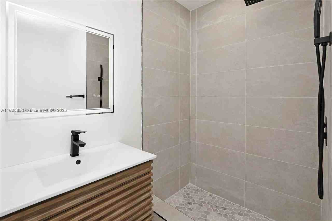 7801 Byron Ave #B - Photo 6 of 8