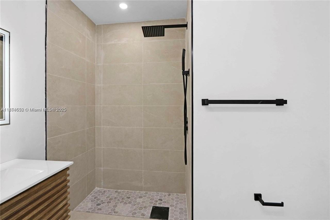 7801 Byron Ave #B - Photo 7 of 8