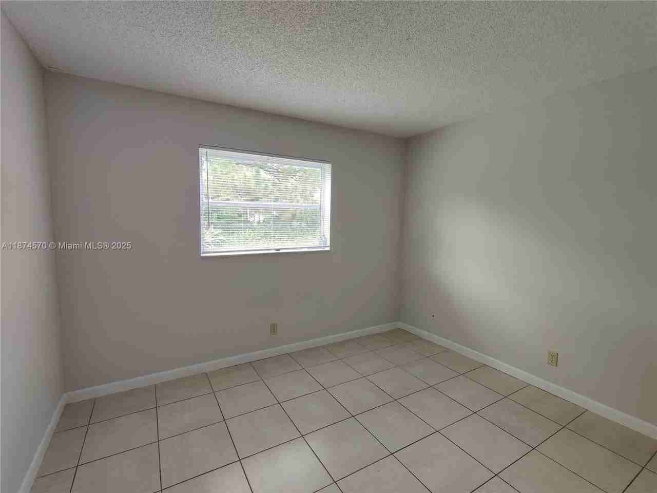 5156 Ne 6th Ave #213 - Photo 6 of 8