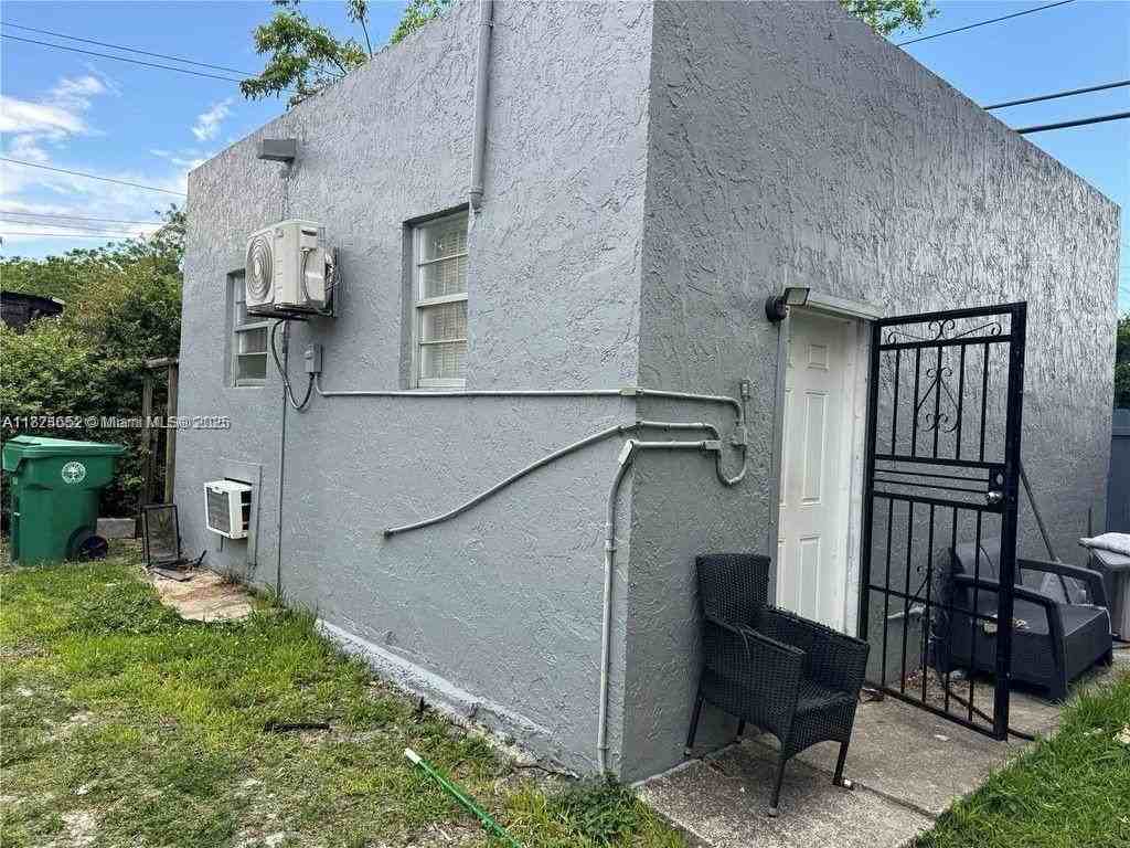 1234 Nw 52nd St #REAR