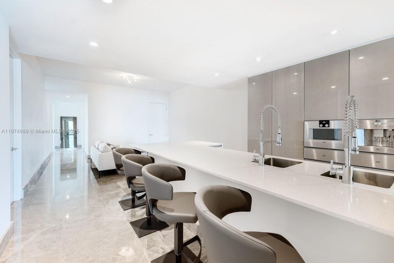 9349 Collins Ave #403 - Photo 3 of 9