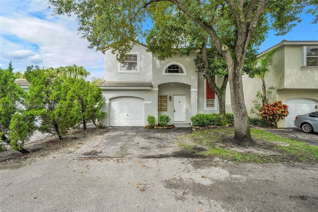 815 Nw 98th Ave - Photo 2 of 38