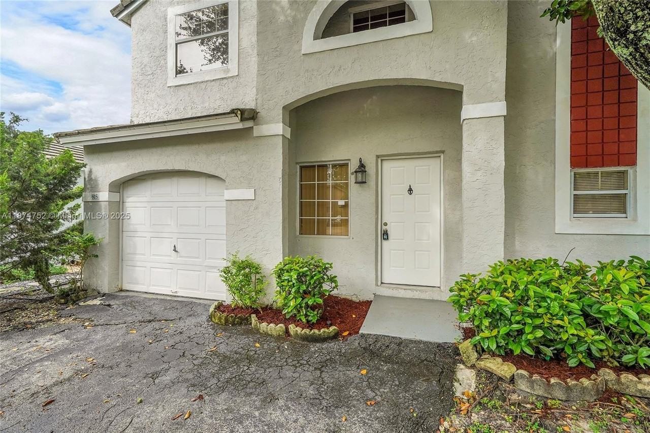 815 Nw 98th Ave - Photo 4 of 38