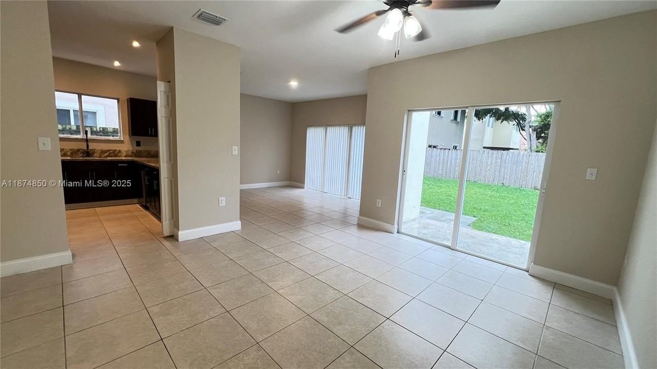 370 Ne 34th Ave #0 - Photo 4 of 37