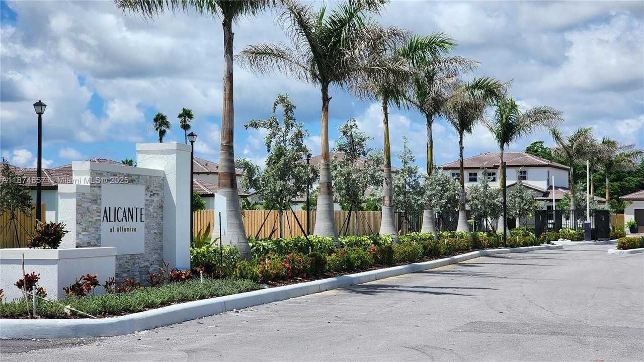 2965 Se 23rd Ave - Photo 3 of 50