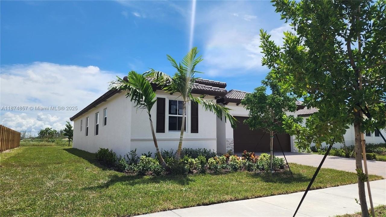 2965 Se 23rd Ave - Photo 6 of 50