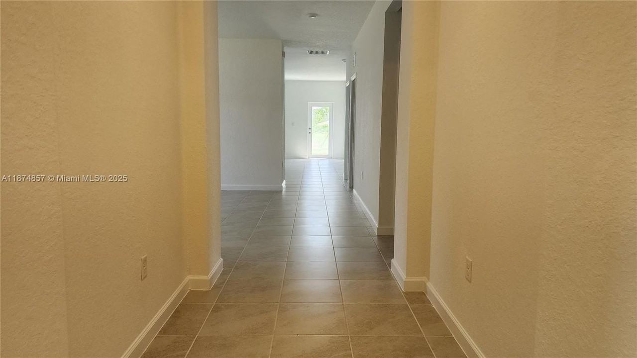 2965 Se 23rd Ave - Photo 7 of 50