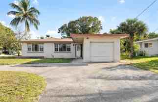 4200 Nw 2nd St #1A - Photo 1 of 1