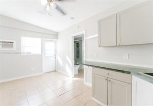 1560 Ne 42nd St #B - Photo 1 of 1