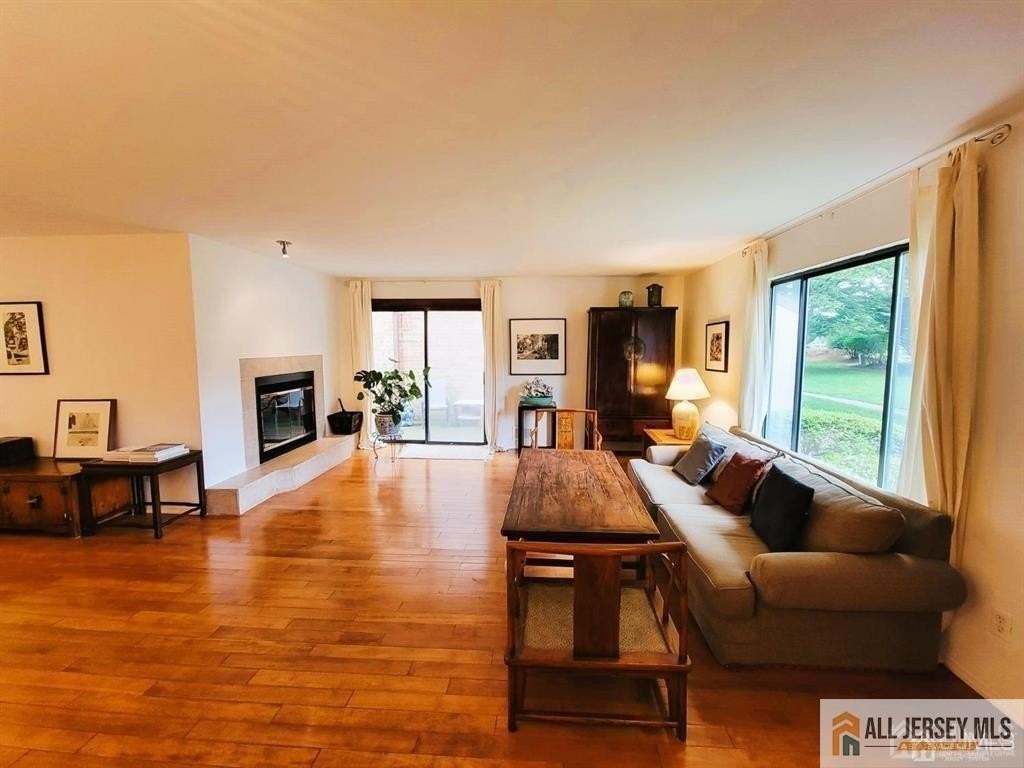 41 Ardsley Ct - Photo 4 of 26