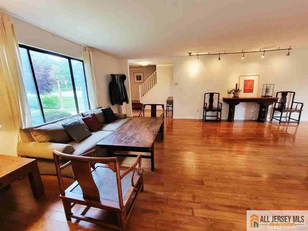 41 Ardsley Ct - Photo 6 of 26