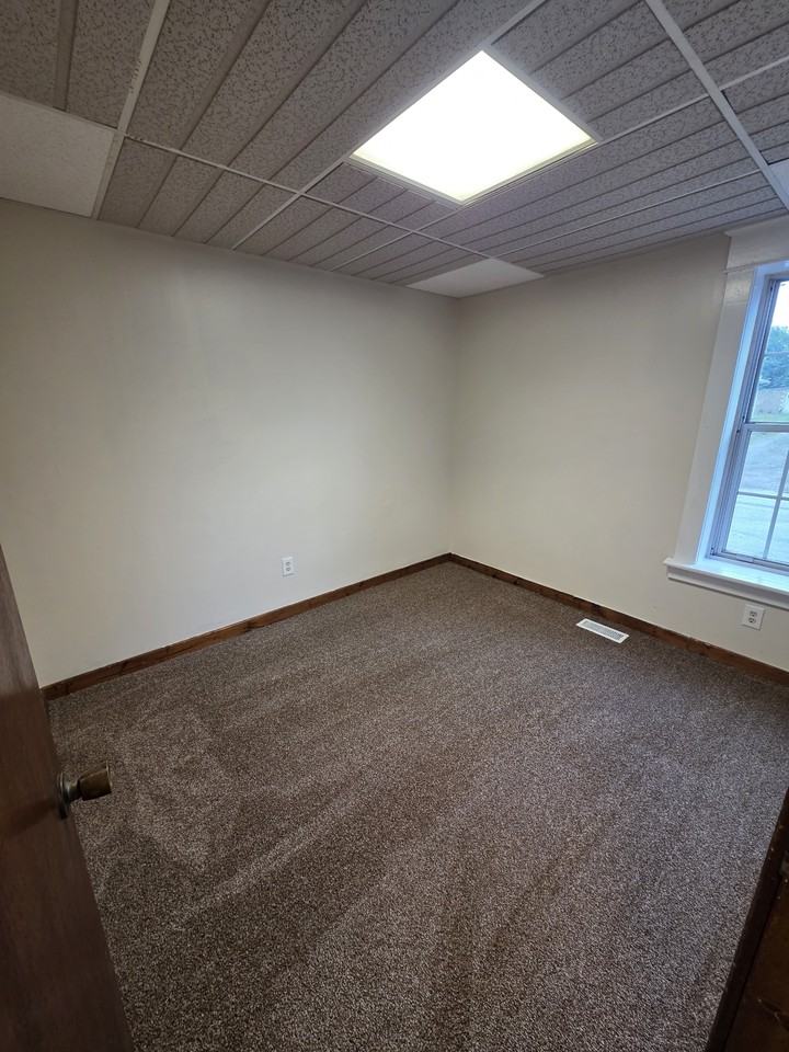 320 Plum Street - Photo 7 of 12