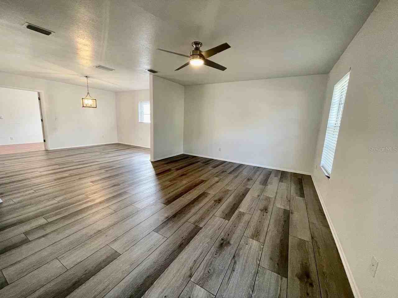 1201 E Flora St - Photo 3 of 29