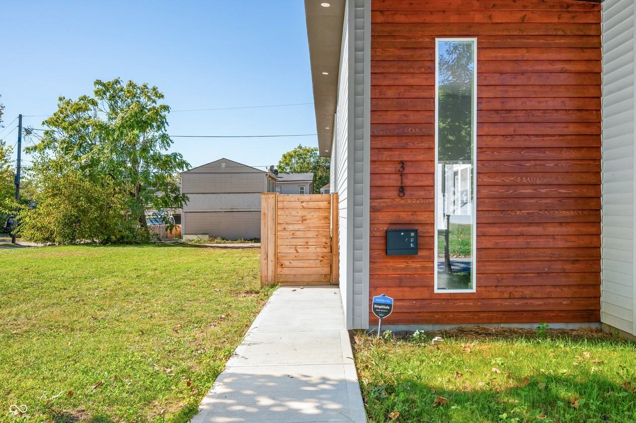 318 N Tacoma Ave - Photo 2 of 43