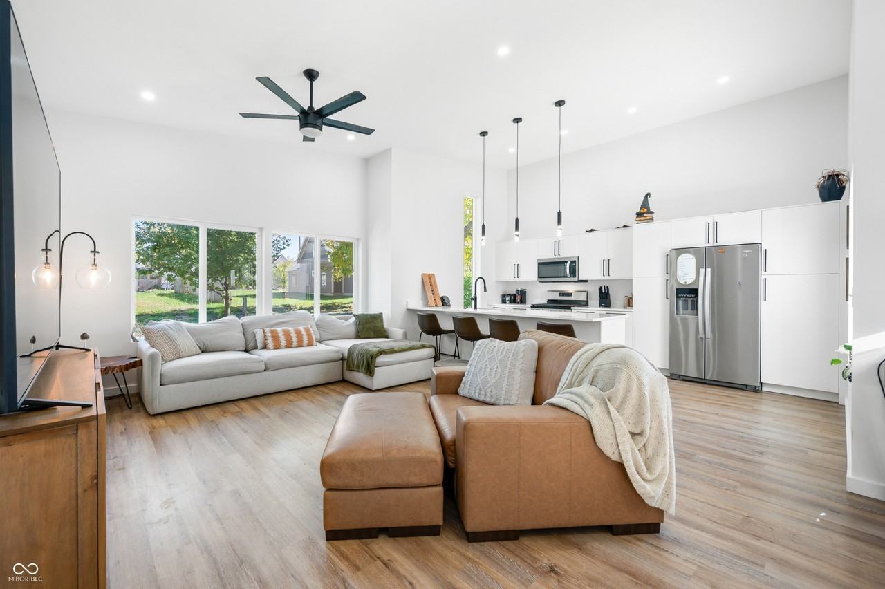 318 N Tacoma Ave - Photo 5 of 43