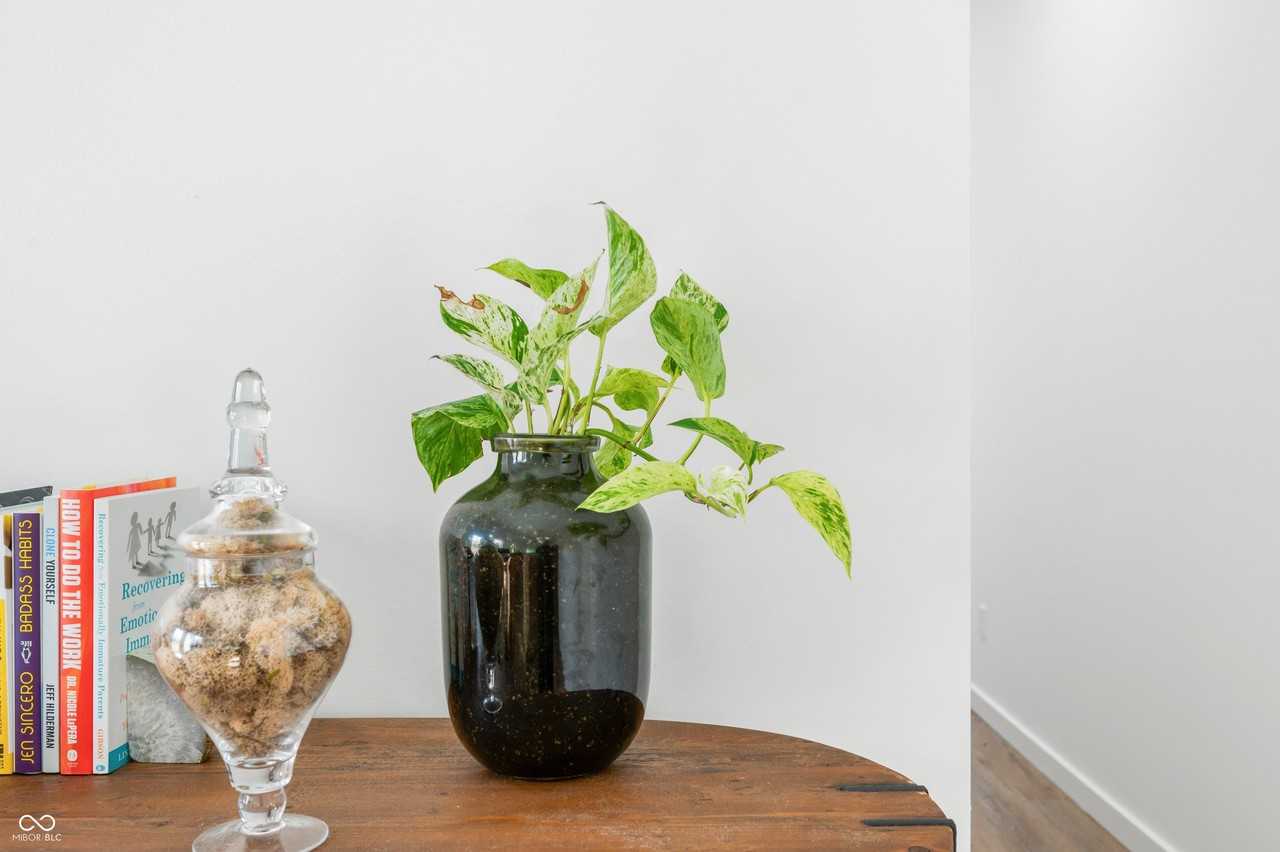 318 N Tacoma Ave - Photo 7 of 43