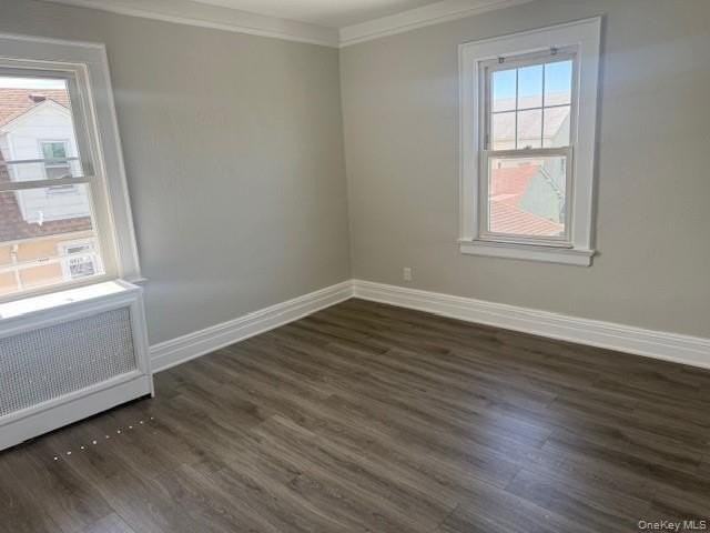 523 Bayview Ave - Photo 4 of 15