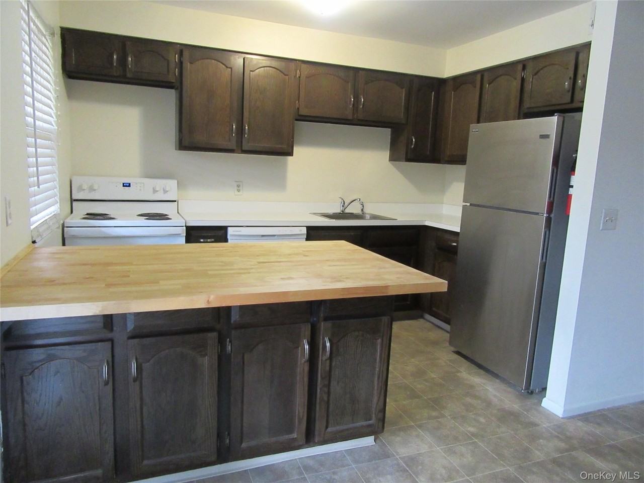 41 Weathervane Dr #10 - Photo 2 of 25