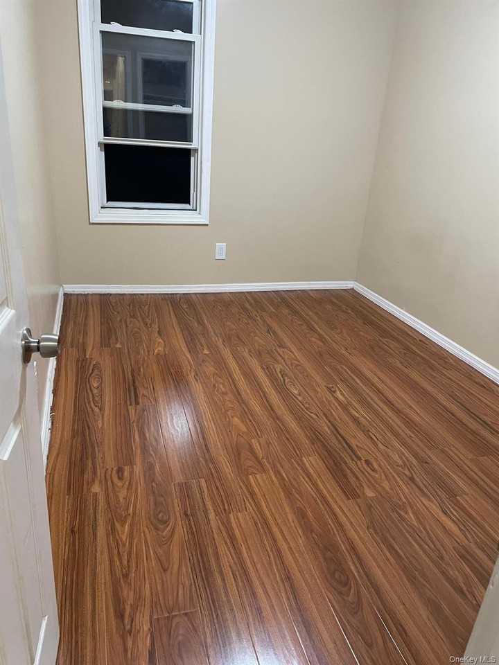 8912 182nd Pl - Photo 2 of 12