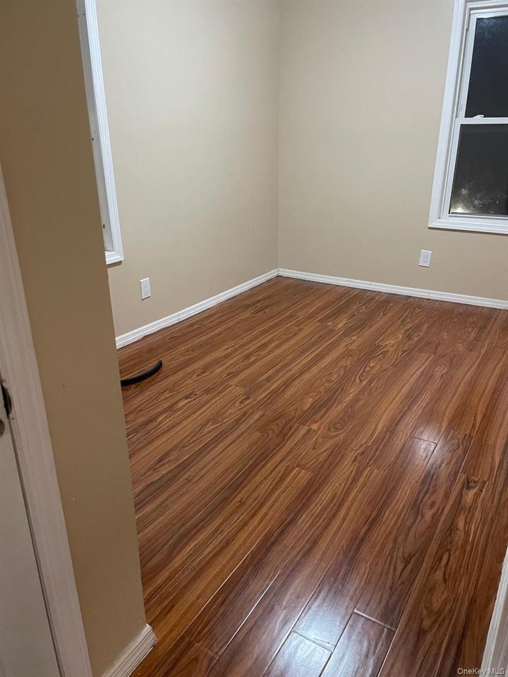 8912 182nd Pl - Photo 3 of 12