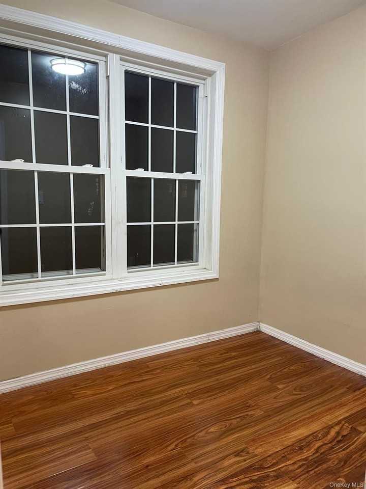 8912 182nd Pl - Photo 4 of 12