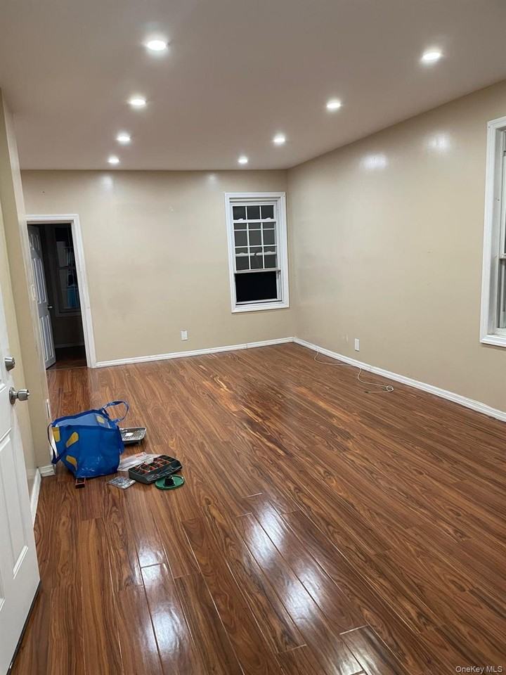 8912 182nd Pl - Photo 5 of 12