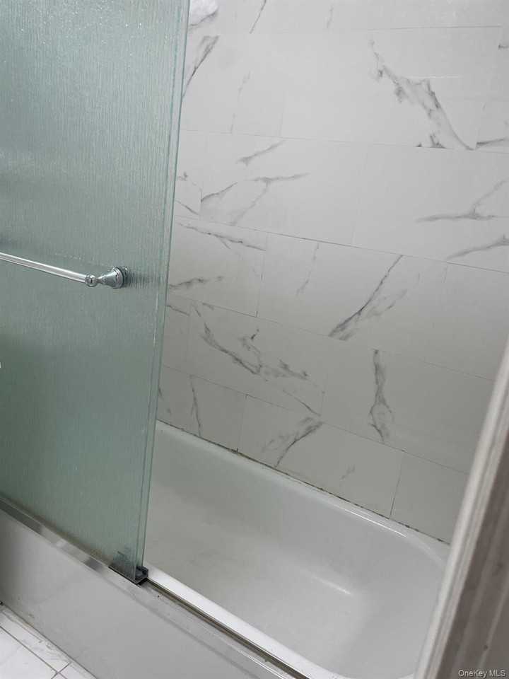 8912 182nd Pl - Photo 7 of 12