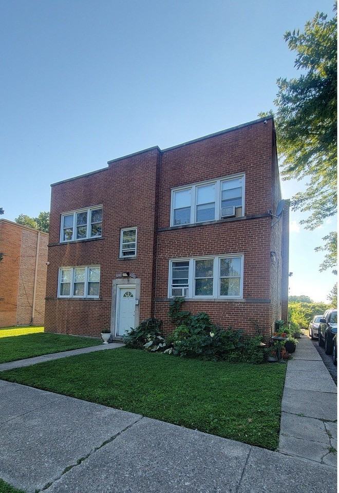 6542 N Hoyne Ave #2N