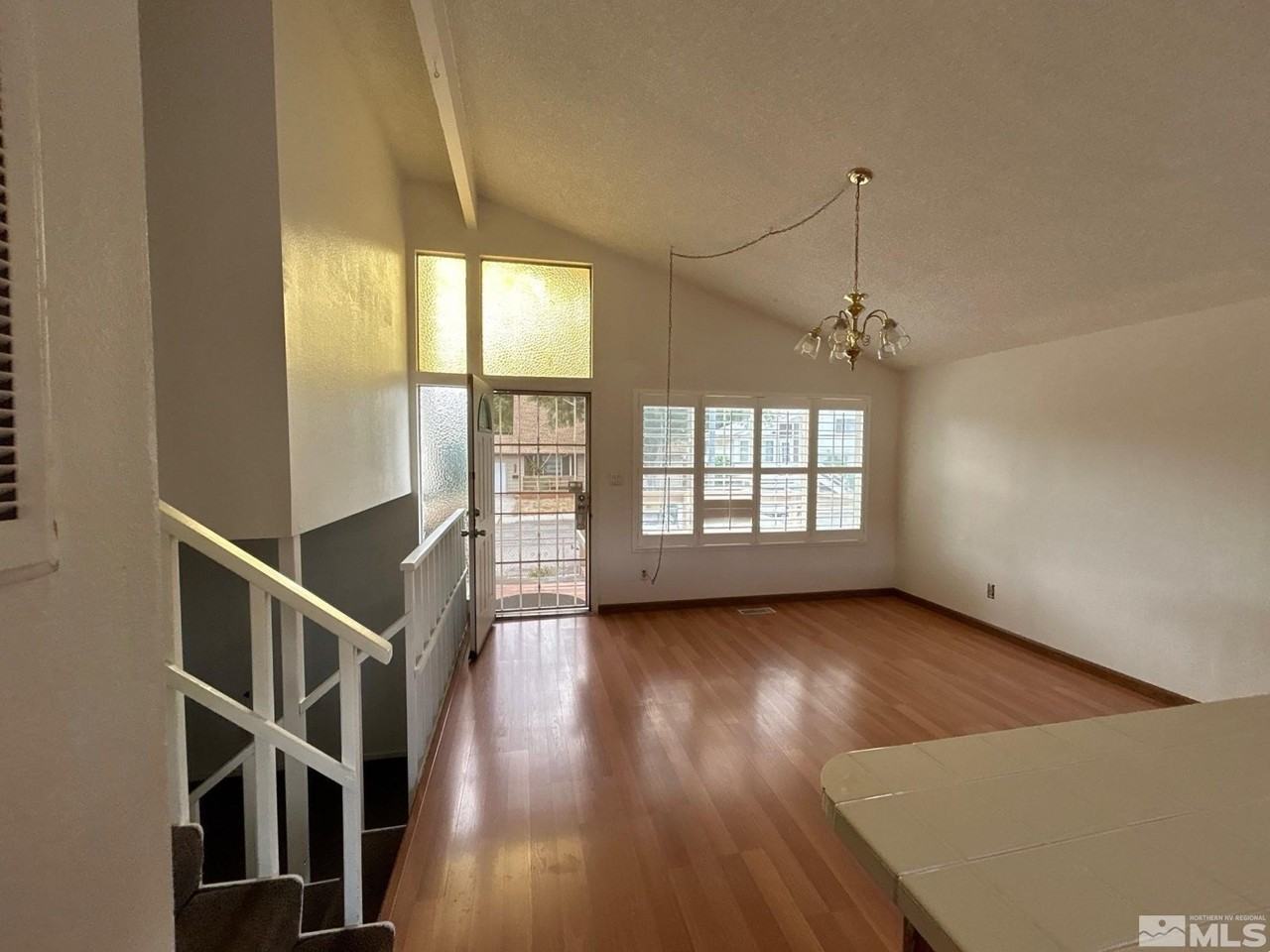 306 East Quail Street - Photo 3 of 34