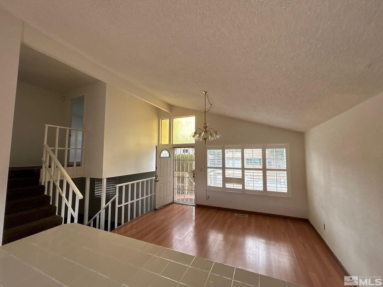 306 East Quail Street - Photo 5 of 34