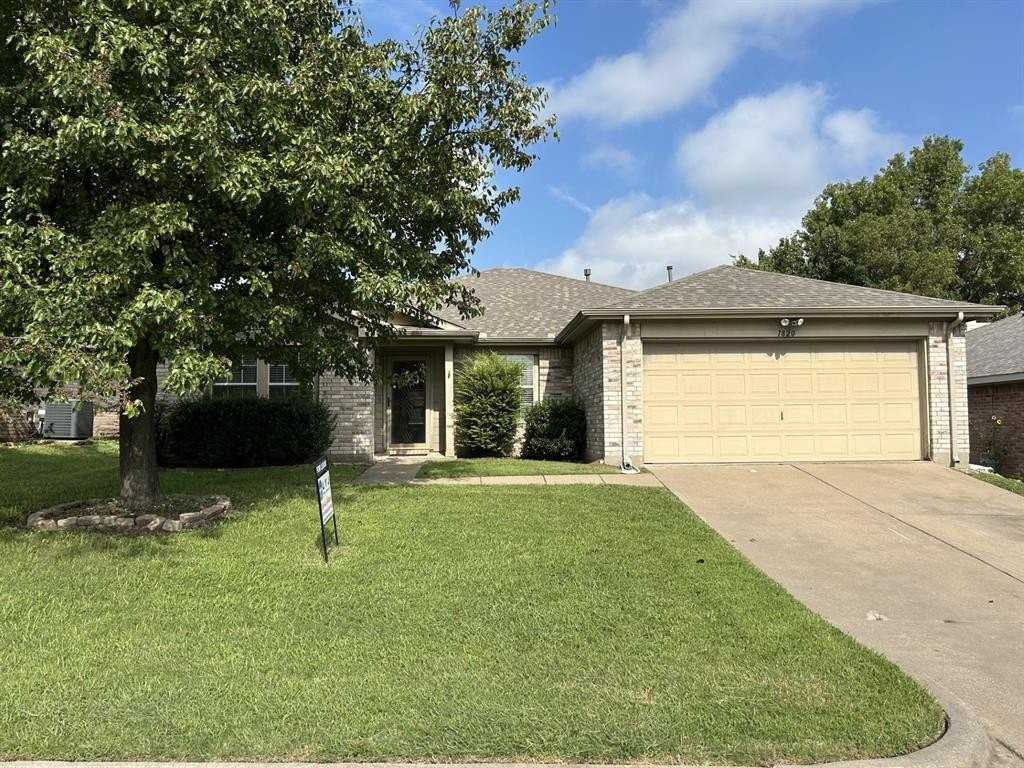 1820 Southridge Ln - Photo 2 of 34