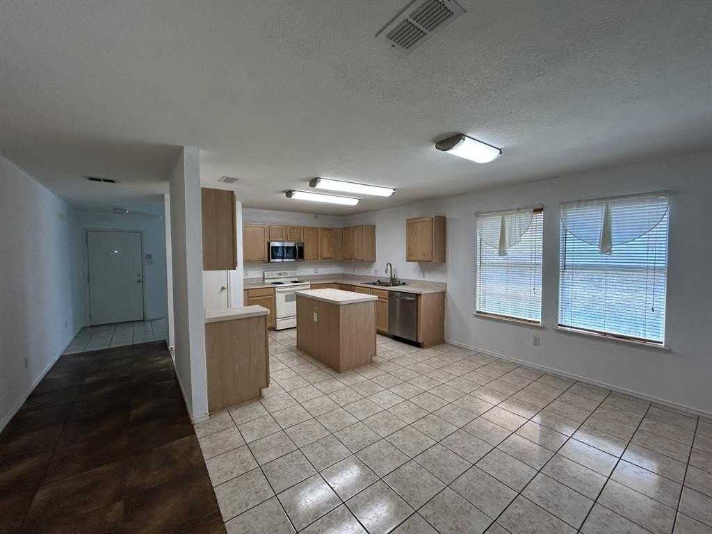 1820 Southridge Ln - Photo 6 of 34