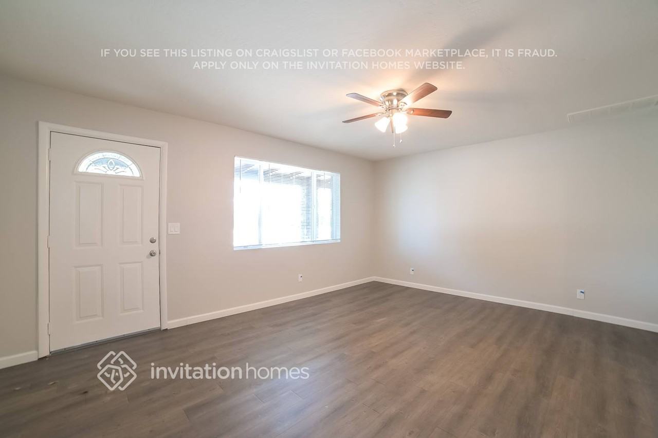 3326 W Larkspur Dr - Photo 2 of 15