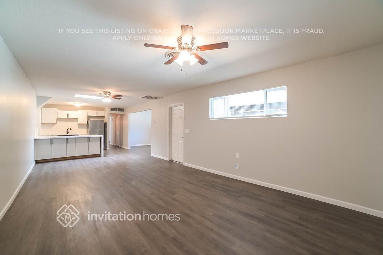 3326 W Larkspur Dr - Photo 3 of 15