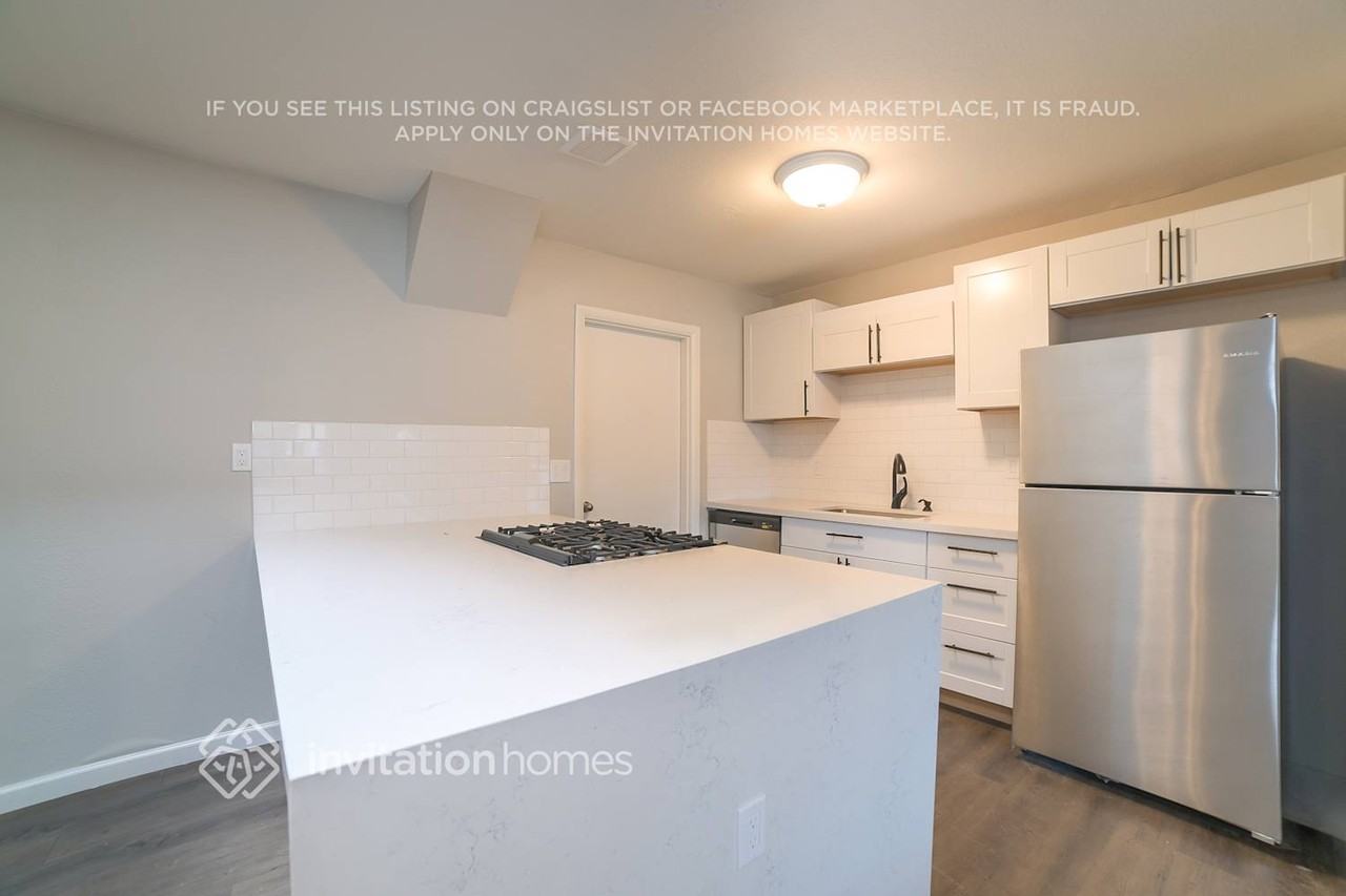 3326 W Larkspur Dr - Photo 4 of 15
