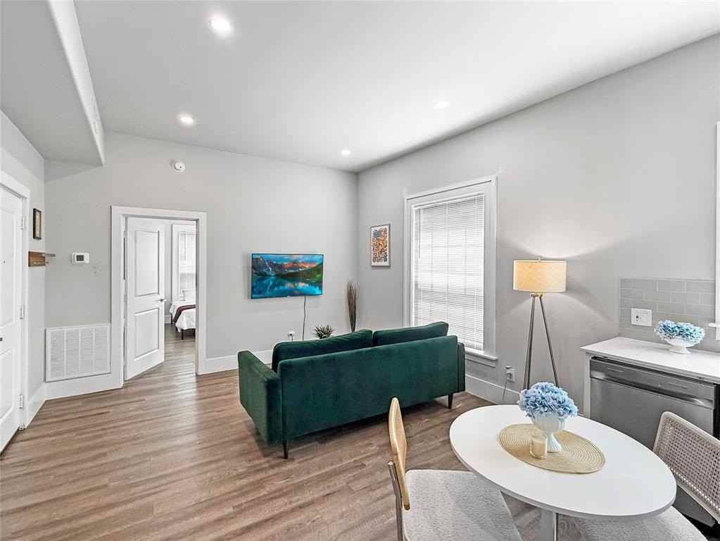 801 N Marsalis Ave #101 - Photo 5 of 16